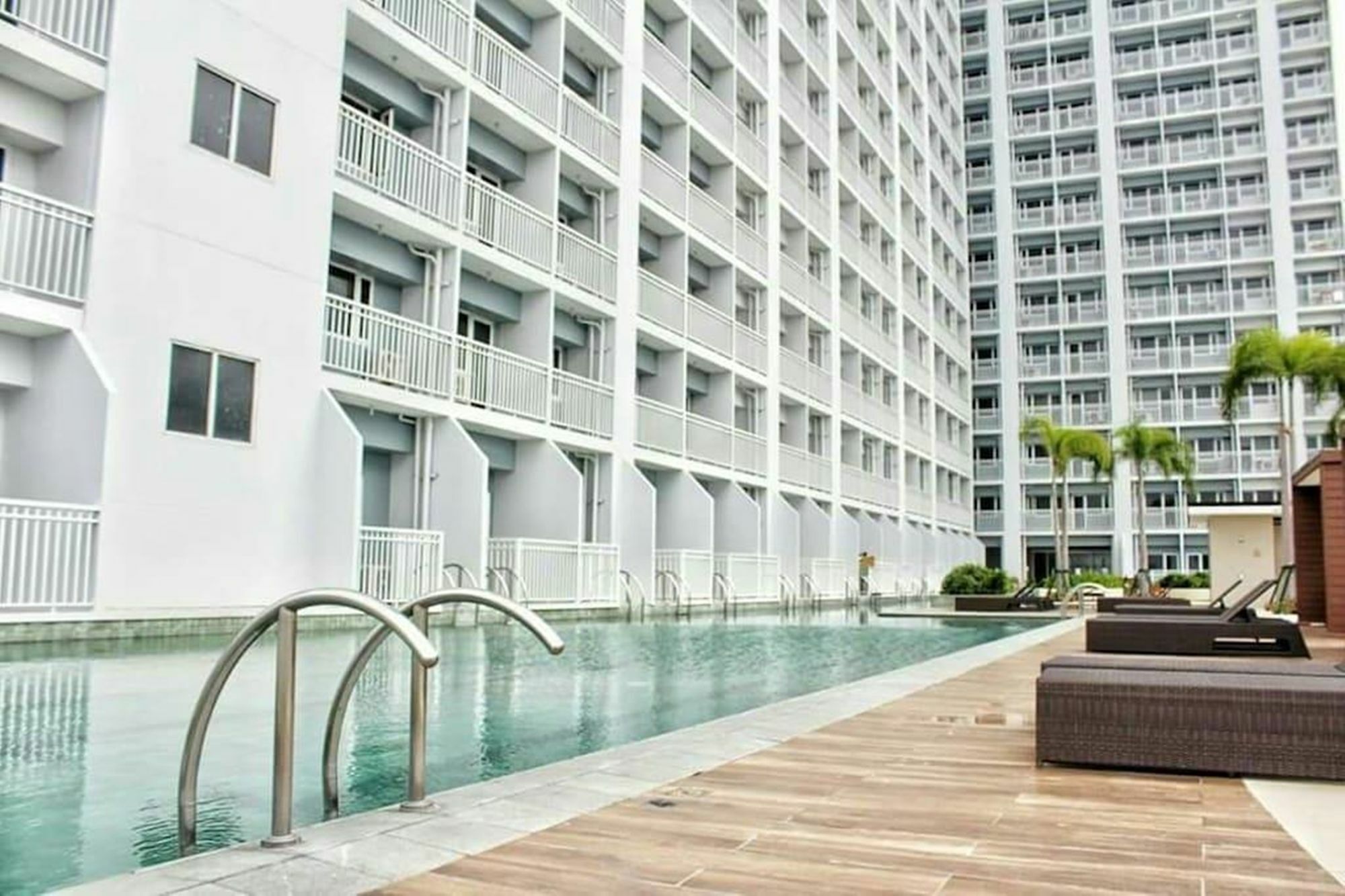 Maxstays - Max View @ Breeze Residences Pasay Exterior photo